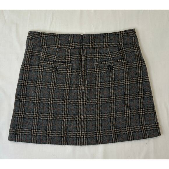 Gap women's Gray Plaid Mini Skirt with Button Details Size 4 - Picture 3 of 7